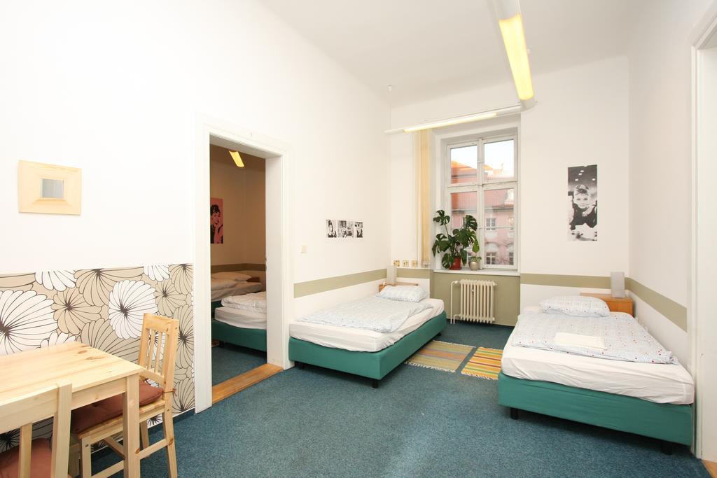 Charles Square Hostel Praga Esterno foto