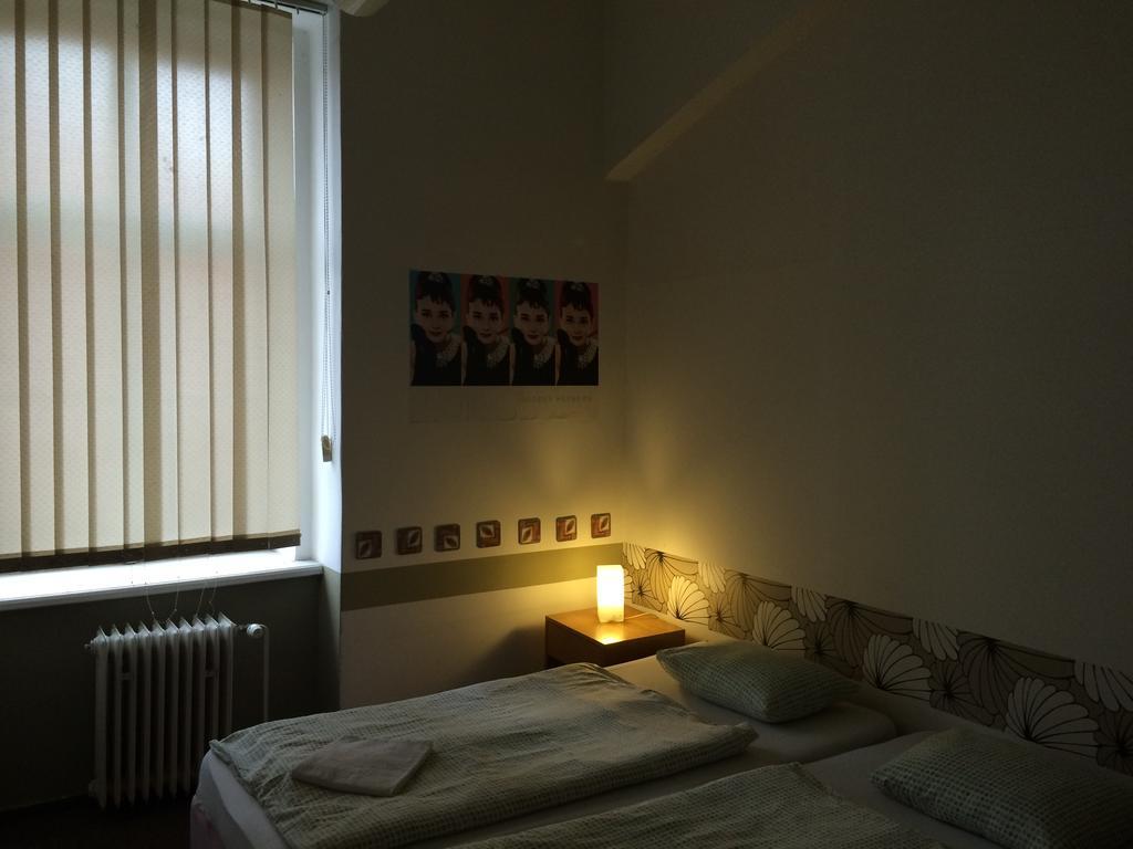 Charles Square Hostel Praga Esterno foto
