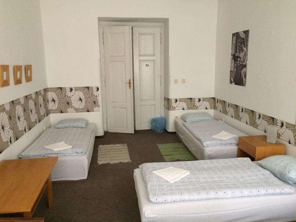 Charles Square Hostel Praga Esterno foto