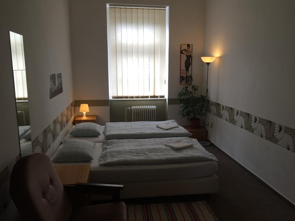 Charles Square Hostel Praga Esterno foto