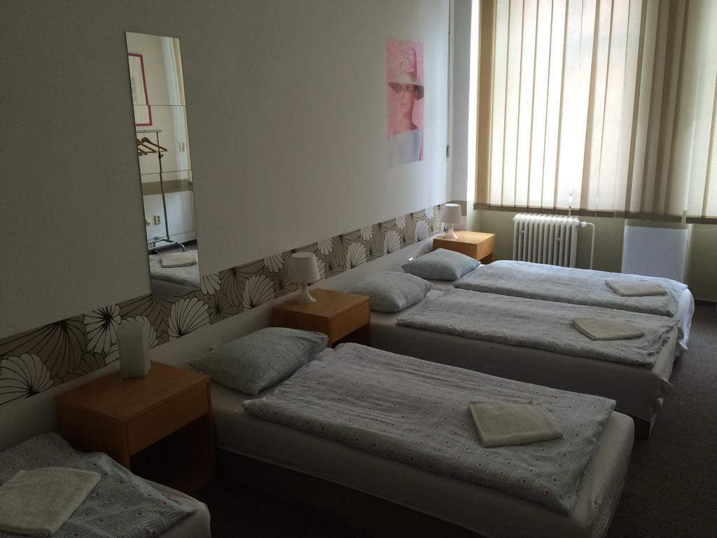 Charles Square Hostel Praga Esterno foto
