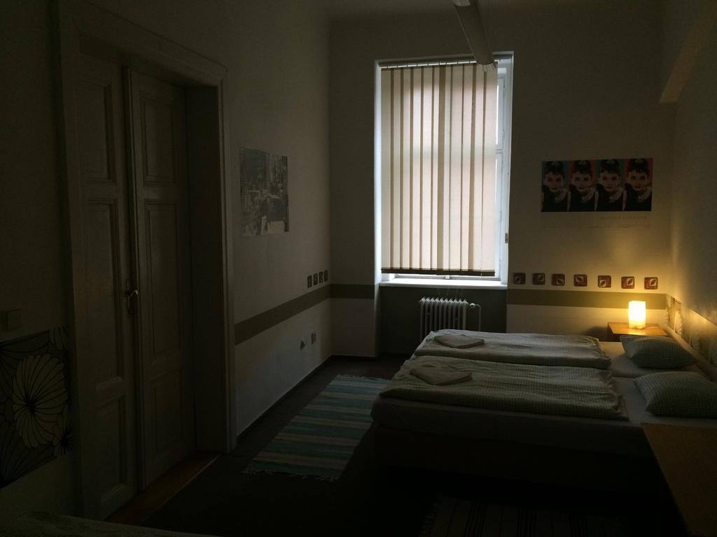 Charles Square Hostel Praga Esterno foto