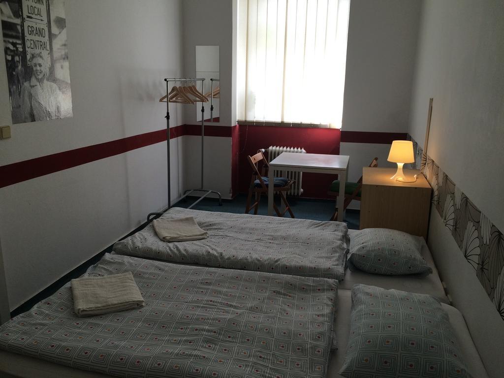 Charles Square Hostel Praga Esterno foto