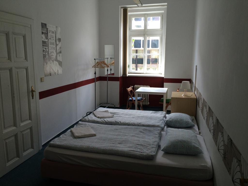 Charles Square Hostel Praga Esterno foto