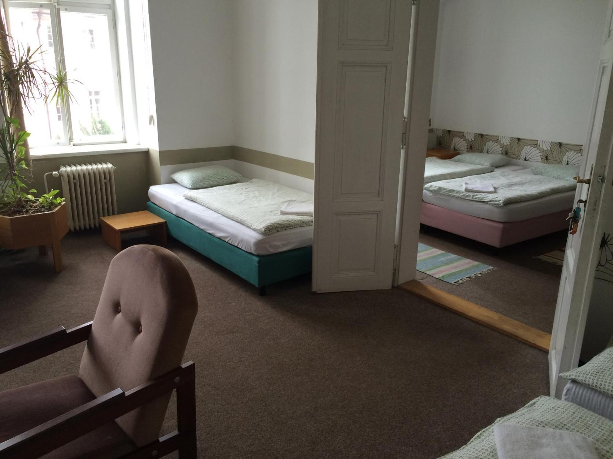 Charles Square Hostel Praga Camera foto