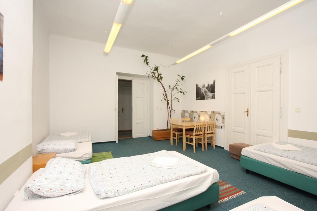 Charles Square Hostel Praga Camera foto