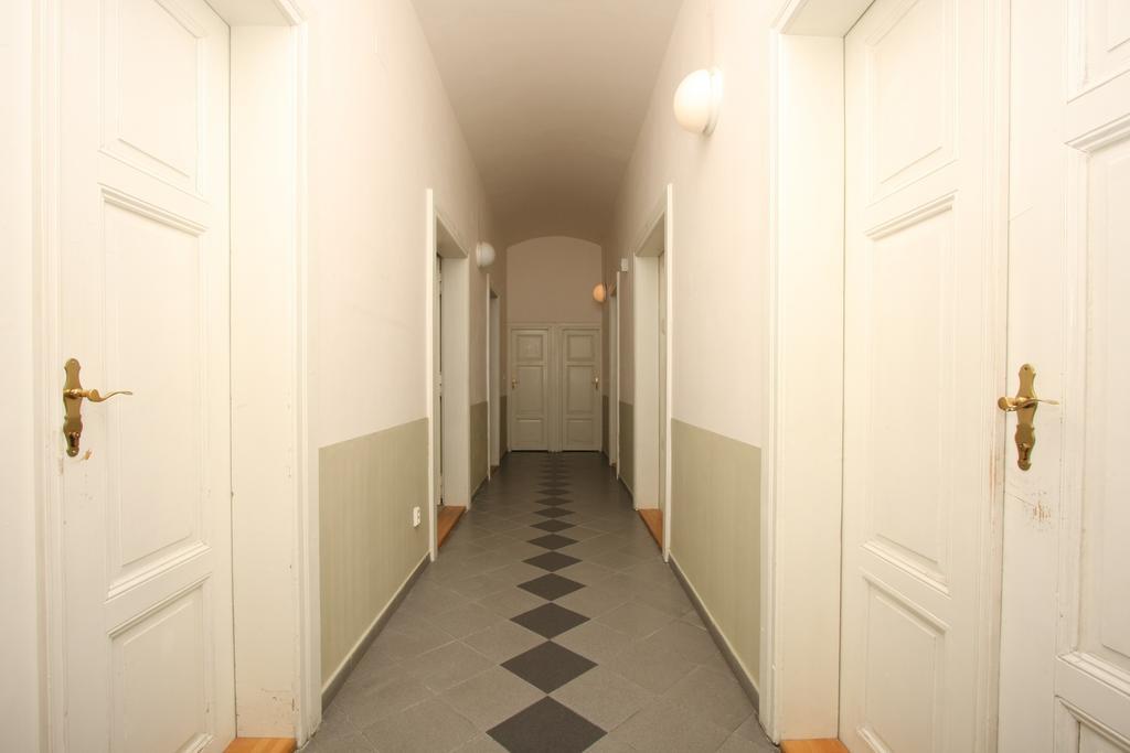 Charles Square Hostel Praga Esterno foto