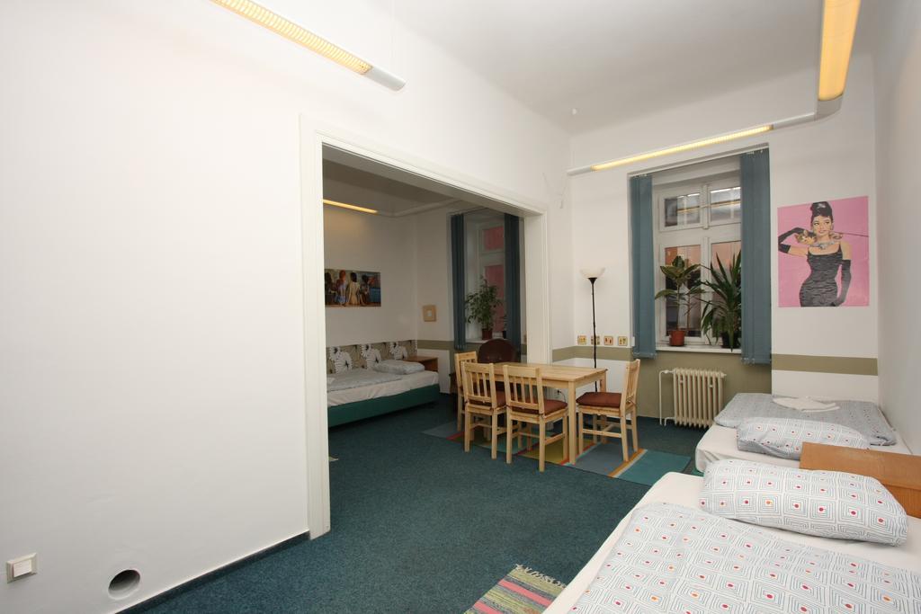 Charles Square Hostel Praga Camera foto